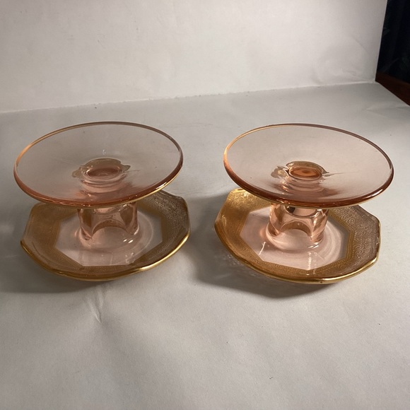 Pair of pink glass candle holders with gold trim - Picture 3 of 6